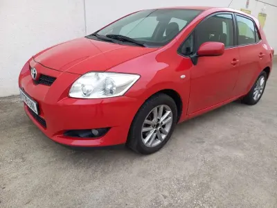 Begagnad Toyota Auris X-plore 101 HK (74 kW) 2009 Röd Halvkombi