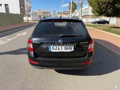 Usado Skoda Octavia Style 150 CV (110 kW) 2016 Negro Familiar
