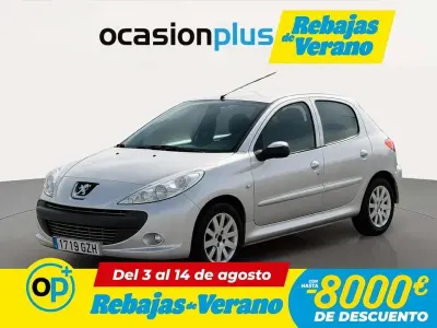 Usado Peugeot 206+ 70 CV (51 kW) 2010 Gris Utilitario