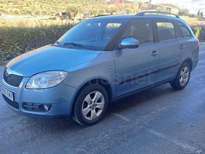 Usado Skoda Fabia 86 CV (63 kW) 2010 Azul Familiar
