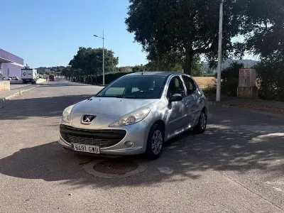 Usado Peugeot 206 75 CV (55 kW) 2010 Gris / plata Berlina