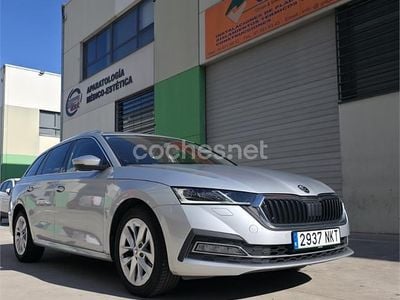 Usado Skoda Octavia Ambition 150 CV (110 kW) 2020 Gris / plata Familiar