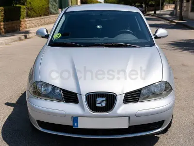 Usado Seat Ibiza 75 CV (55 kW) 2003 Gris / plata Utilitario