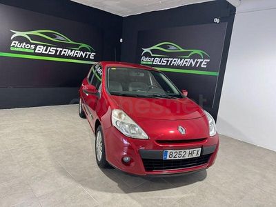 Begagnad Renault Clio II Business 75 HK (55 kW) 2011 Röd Sedan