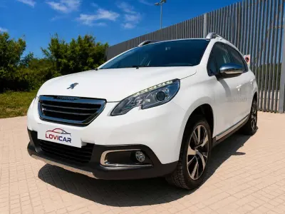 Usado Peugeot 2008 Allure 120 CV (88 kW) 2015 Blanco SUV