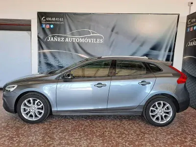 Usado Volvo V40 152 CV (111 kW) 2018 Gris / plata Berlina