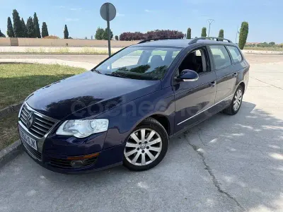 Usado VW Passat 105 CV (77 kW) 2008 Azul Familiar