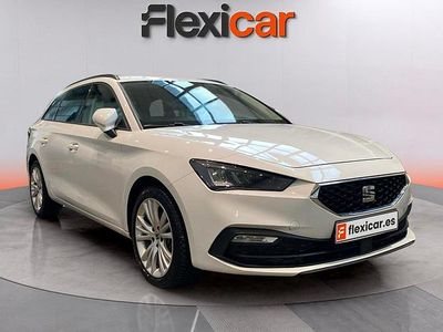 Usado Seat Leon Style 130 CV (95 kW) 2021 Blanco Familiar