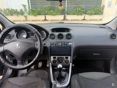 Usado Peugeot 308 110 CV (80 kW) 2008 Gris / plata Berlina