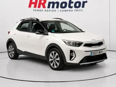Usado Kia Stonic 101 CV (74 kW) 2023 Blanco SUV