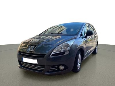 Usado Peugeot 5008 Active 120 CV (88 kW) 2011 Gris / plata Monovolumen