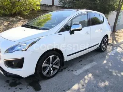 Usado Peugeot 3008 Allure 120 CV (88 kW) 2014 Blanco Familiar