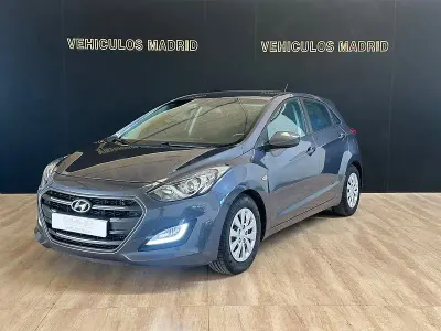 Usado Hyundai i30 90 CV (66 kW) 2016 Gris / plata Berlina