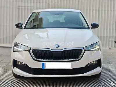 Usado Skoda Scala Sport 115 CV (84 kW) 2020 Blanco Utilitario