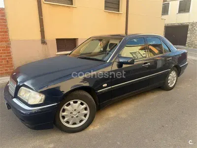 Usado Mercedes C250 Elegance 150 CV (110 kW) 1999 Negro Berlina