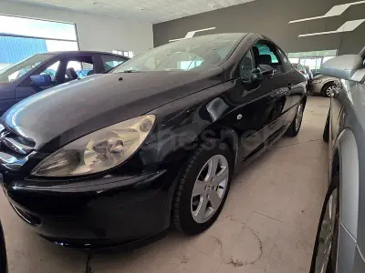 Usado Peugeot 307 CC 143 CV (105 kW) 2005 Negro Descapotable