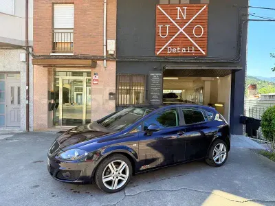 Usado Seat Leon Copa 105 CV (77 kW) 2011 Negro Utilitario