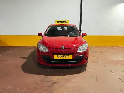 Usado Renault Mégane Dynamique 110 CV (80 kW) 2011 Rojo Berlina