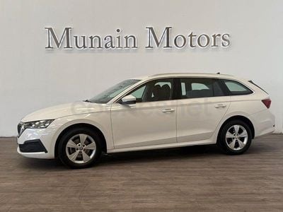 Usado Skoda Octavia Ambition 115 CV (84 kW) 2021 Blanco Familiar