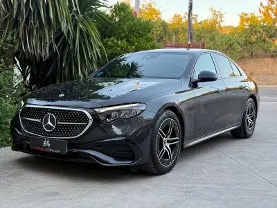 Usado Mercedes E220 197 CV (144 kW) 2025 Gris / plata Berlina