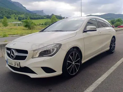 Usado Mercedes CLA200 Shooting Brake Urban 136 CV (100 kW) 2015 Blanco Familiar