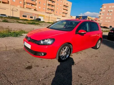 Usado VW Golf VI 110 CV (80 kW) 2009 Rojo Berlina