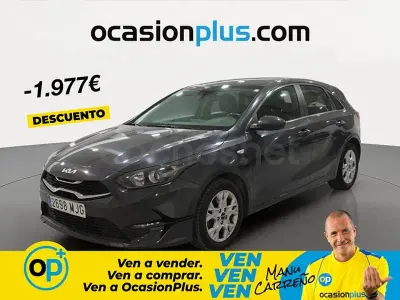 Usado Kia Ceed 136 CV (100 kW) 2023 Gris / plata Utilitario