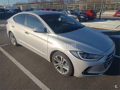 Usado Hyundai Elantra 132 CV (97 kW) 2017 Gris / plata Berlina