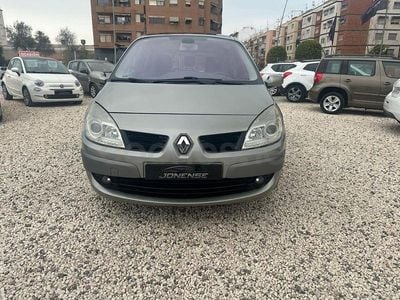 Usado Renault Scénic II 110 CV (80 kW) 2008 Gris / plata Monovolumen