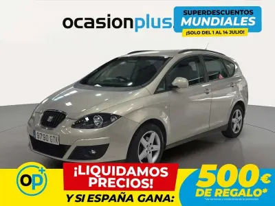 Usado Seat Altea XL Reference 102 CV (75 kW) 2010 Beige Monovolumen