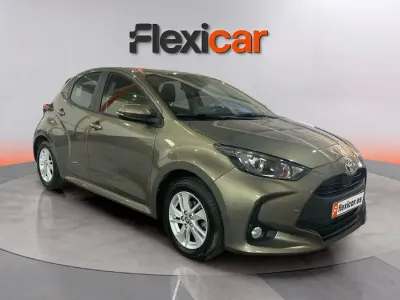 Usado Toyota Yaris Edition 125 CV (91 kW) 2022 Verde Utilitario