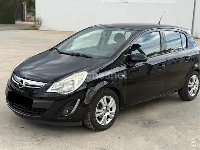 Usado Opel Corsa Selective 95 CV (69 kW) 2012 Negro Utilitario