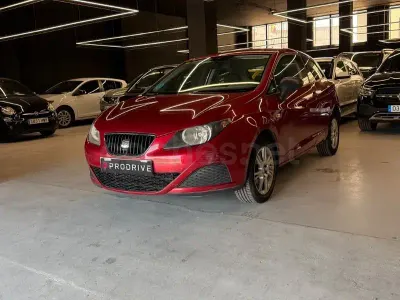 Usado Seat Ibiza SC Style 85 CV (62 kW) 2011 Granate Utilitario