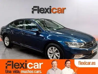 Usado VW Passat 122 CV (89 kW) 2020 Azul Berlina
