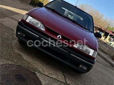 Rojo Usado 1993 Renault R9 Berlina | 2000 €
