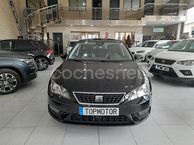 Usado Seat Leon Style 130 CV (95 kW) 2019 Negro Berlina