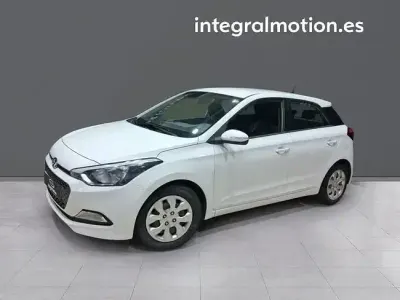 Usado Hyundai i20 Style 100 CV (73 kW) 2016 Blanco
