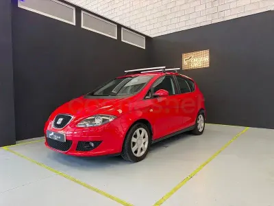 Usado Seat Altea Reference 105 CV (77 kW) 2005 Rojo Monovolumen