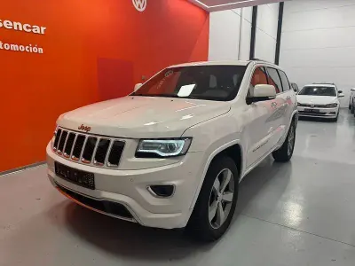 Usado Jeep Grand Cherokee Overland 250 CV (183 kW) 2013 Blanco SUV