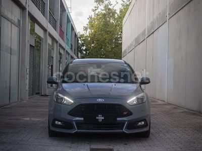 Gris / plata Usado 2017 Ford Focus ST Berlina | 16.390 € (Precio justo)