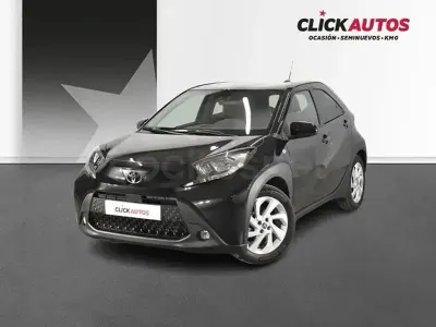 Usado Toyota Aygo X Play 72 CV (52 kW) 2025 Negro SUV