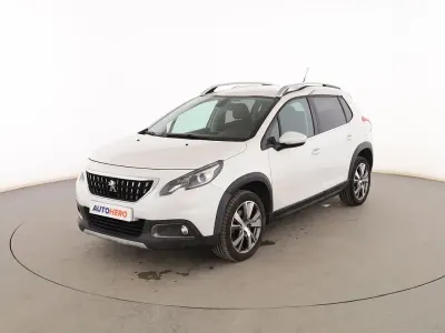 Usado Peugeot 2008 Allure 130 CV (95 kW) 2019 Blanco SUV