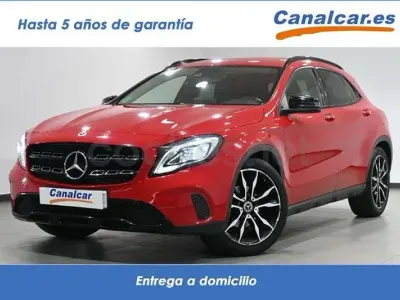 Usado Mercedes GLA180 122 CV (89 kW) 2018 Rojo SUV