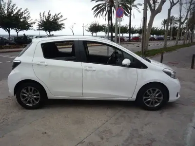 Usado Toyota Yaris Active 90 CV (66 kW) 2014 Blanco Utilitario