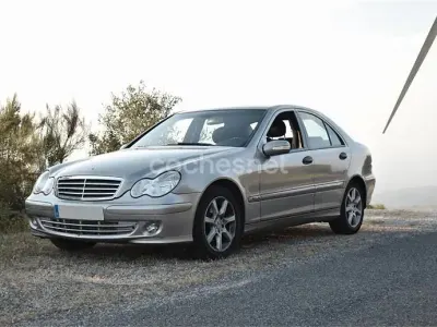 Usado Mercedes C220 Classic 143 CV (105 kW) 2004 Beige Berlina