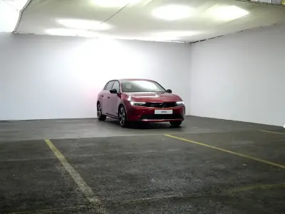 Usado Opel Astra Elegance 130 HP (95 kW) 2023 Vermelho Citadino