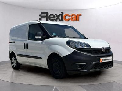 Usado Fiat Doblò Easy 106 CV (77 kW) 2022 Blanco Monovolumen