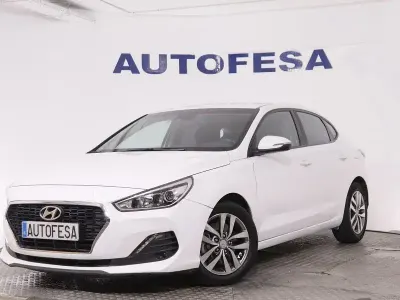 Usado Hyundai i30 120 CV (88 kW) 2018 Blanco