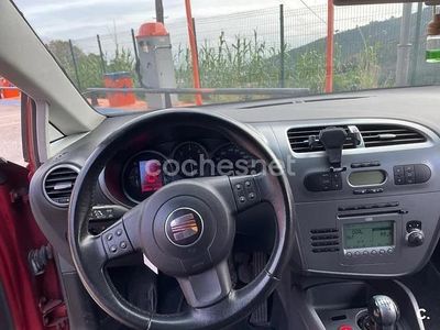 Käytetty Seat Leon Stylance 105 HP (77 kW) 2007 Punainen Viistoperä