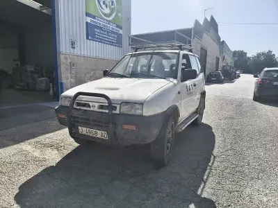 Usado Nissan Terrano 100 CV (73 kW) 1996 Blanco SUV